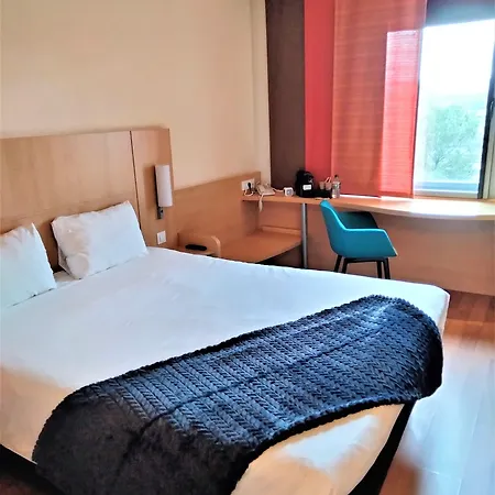 Ibis Barcelona Mollet מלון