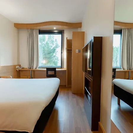 מלון Ibis Barcelona Mollet 2*