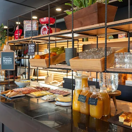 Ibis Barcelona Mollet מלון