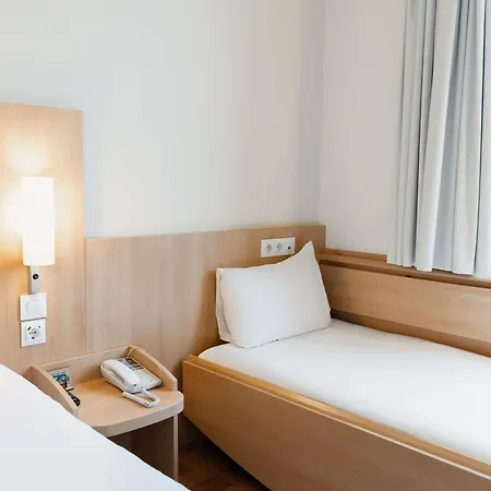 מלון Ibis Barcelona Mollet 2*