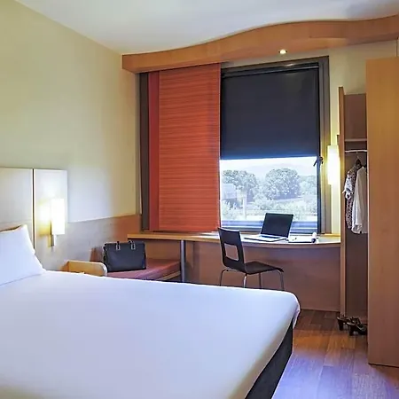 Ibis Barcelona Mollet 2*